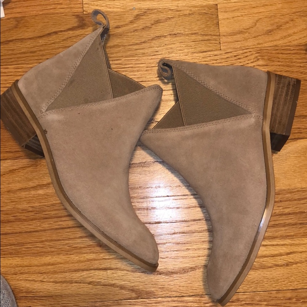💥SOLD💥Taupe Suede Chelsea Boots